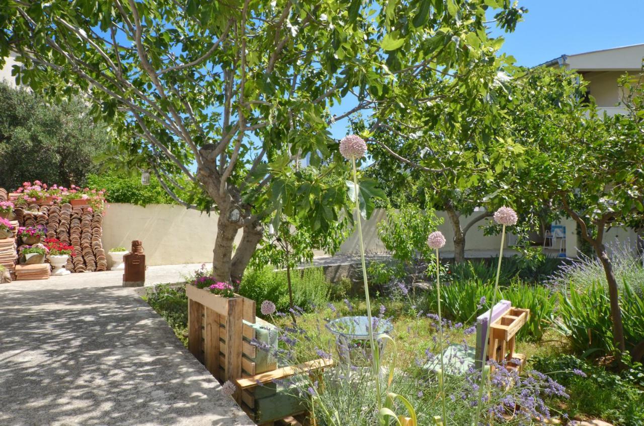 로고즈니차 Lavender Garden House 빌라 외부 사진